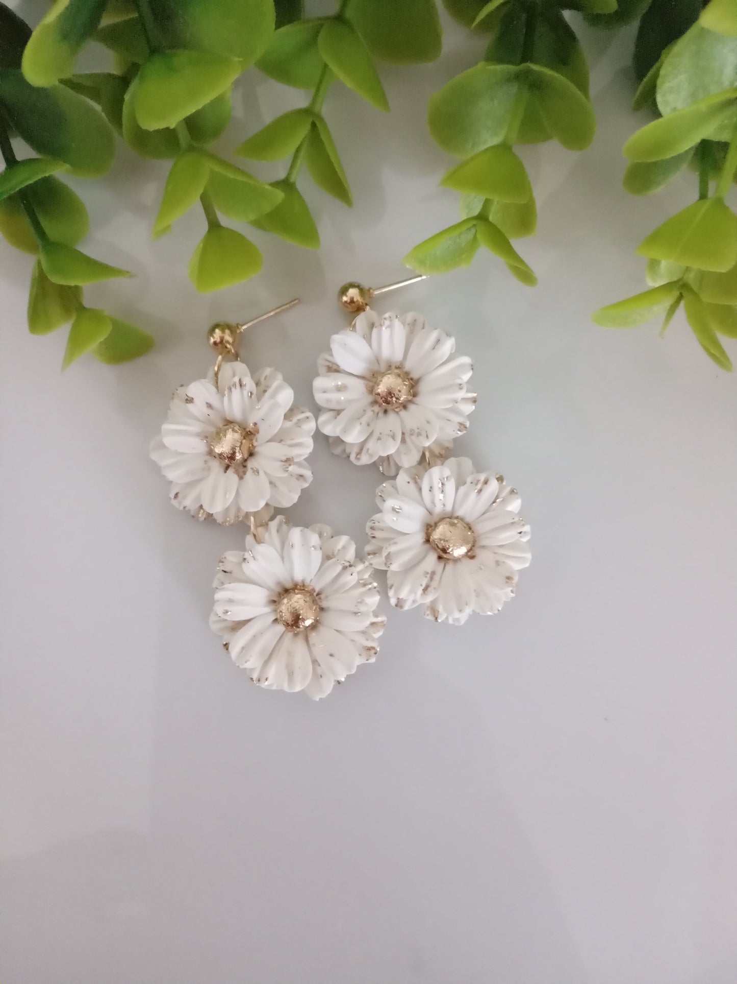 White Daisy Polymer Clay Earrings – Handmade Floral Statement Jewelry, Lightweight Daisy Earrings for Women