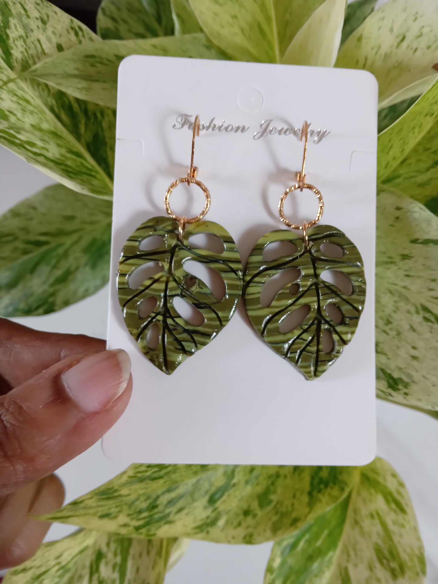Handmade Monstera Leaf Polymer Clay Earrings - Green Tropical Dangle Earrings - Jewelry for Women