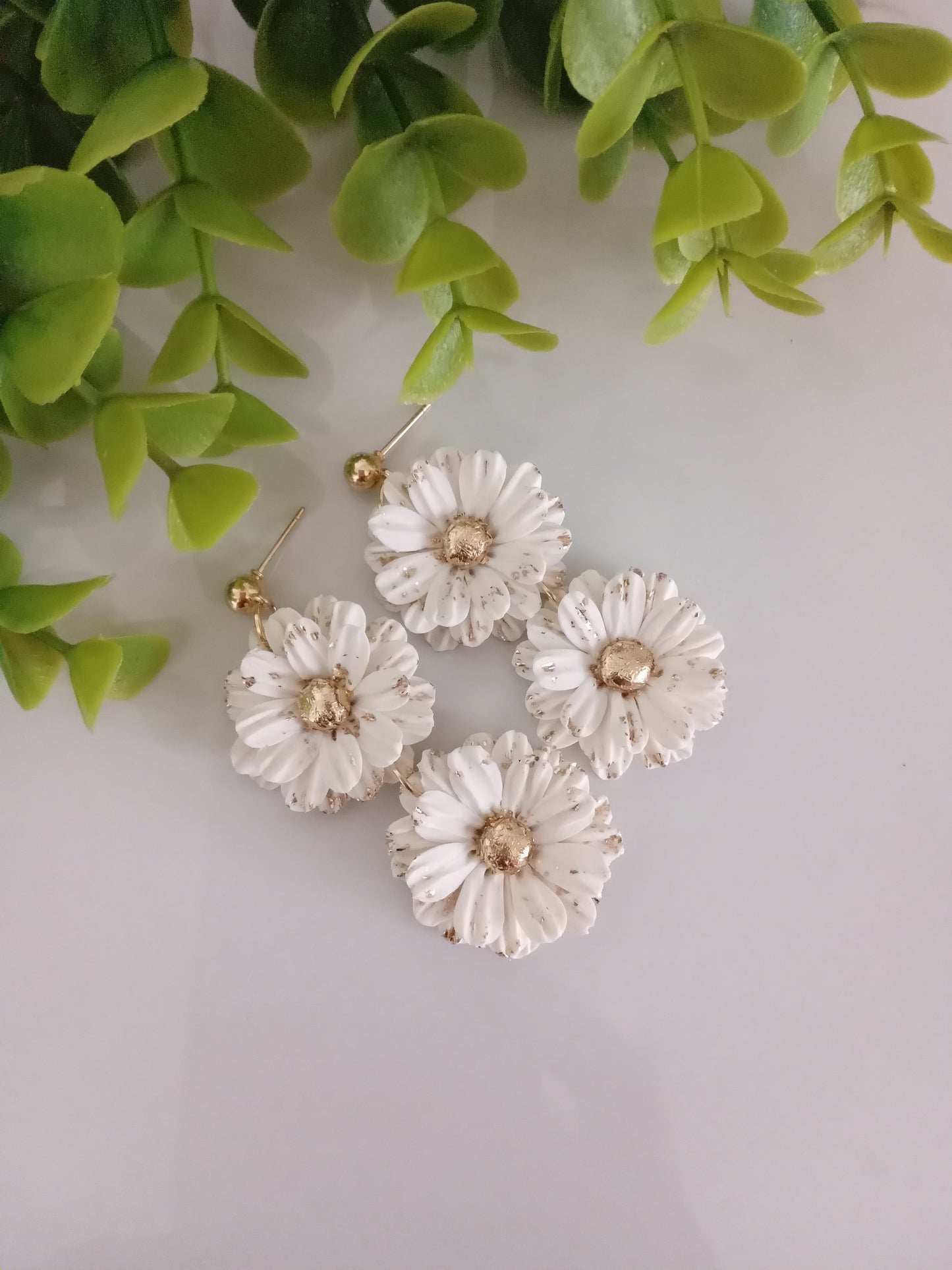 White Daisy Polymer Clay Earrings – Handmade Floral Statement Jewelry, Lightweight Daisy Earrings for Women