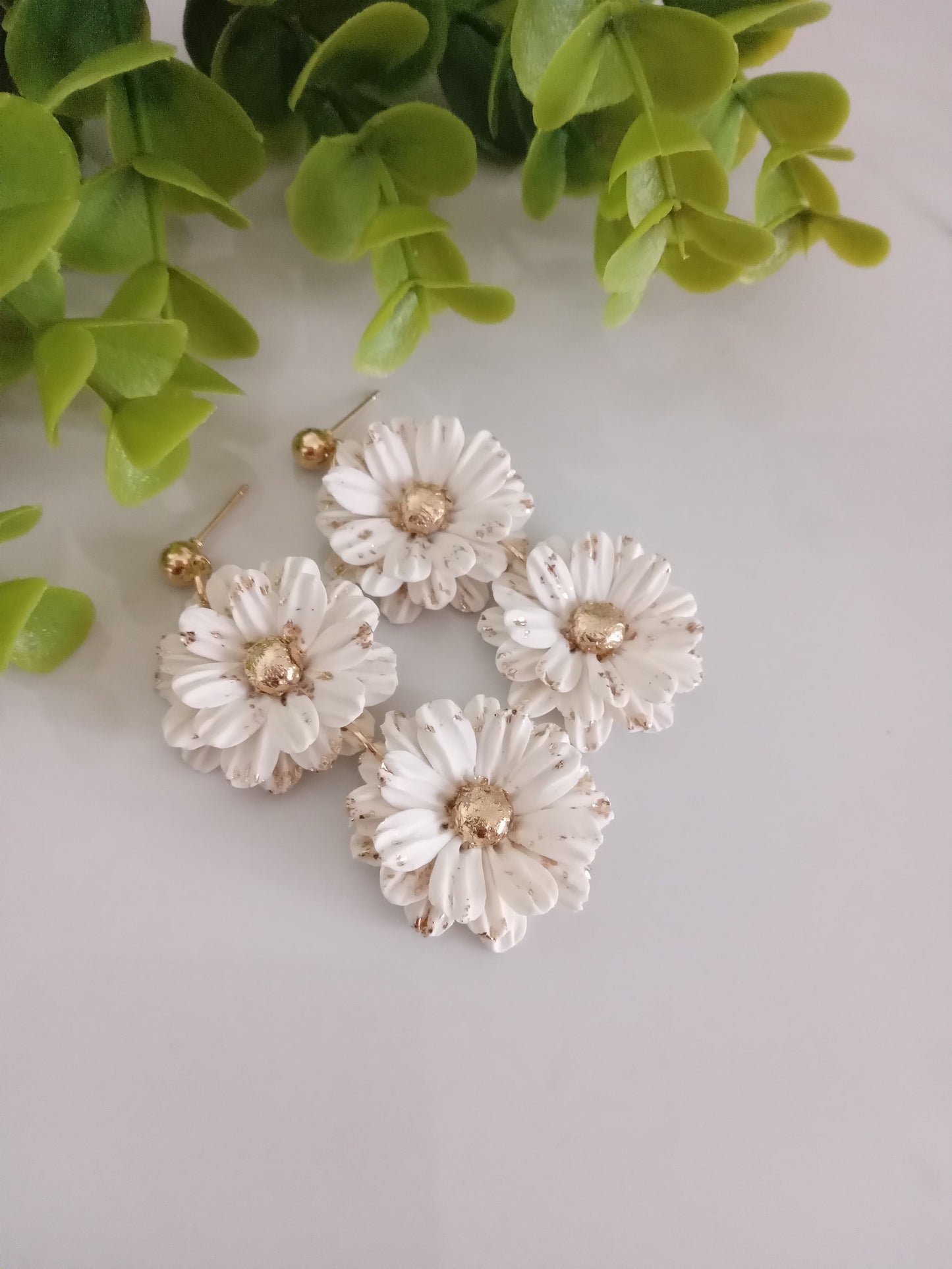White Daisy Polymer Clay Earrings – Handmade Floral Statement Jewelry, Lightweight Daisy Earrings for Women