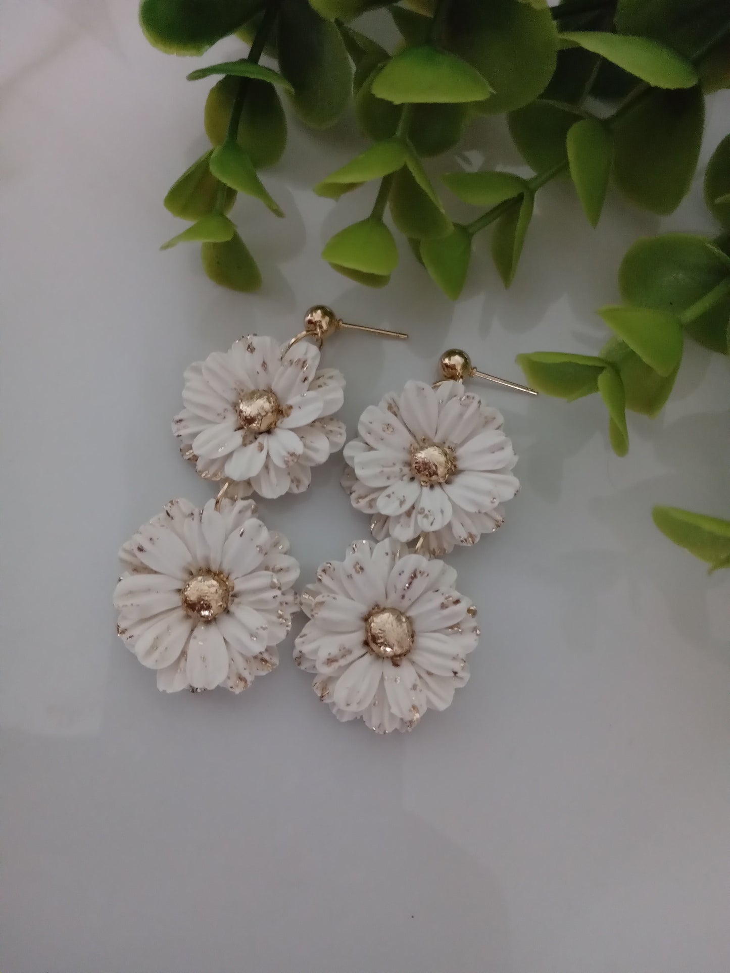 White Daisy Polymer Clay Earrings – Handmade Floral Statement Jewelry, Lightweight Daisy Earrings for Women