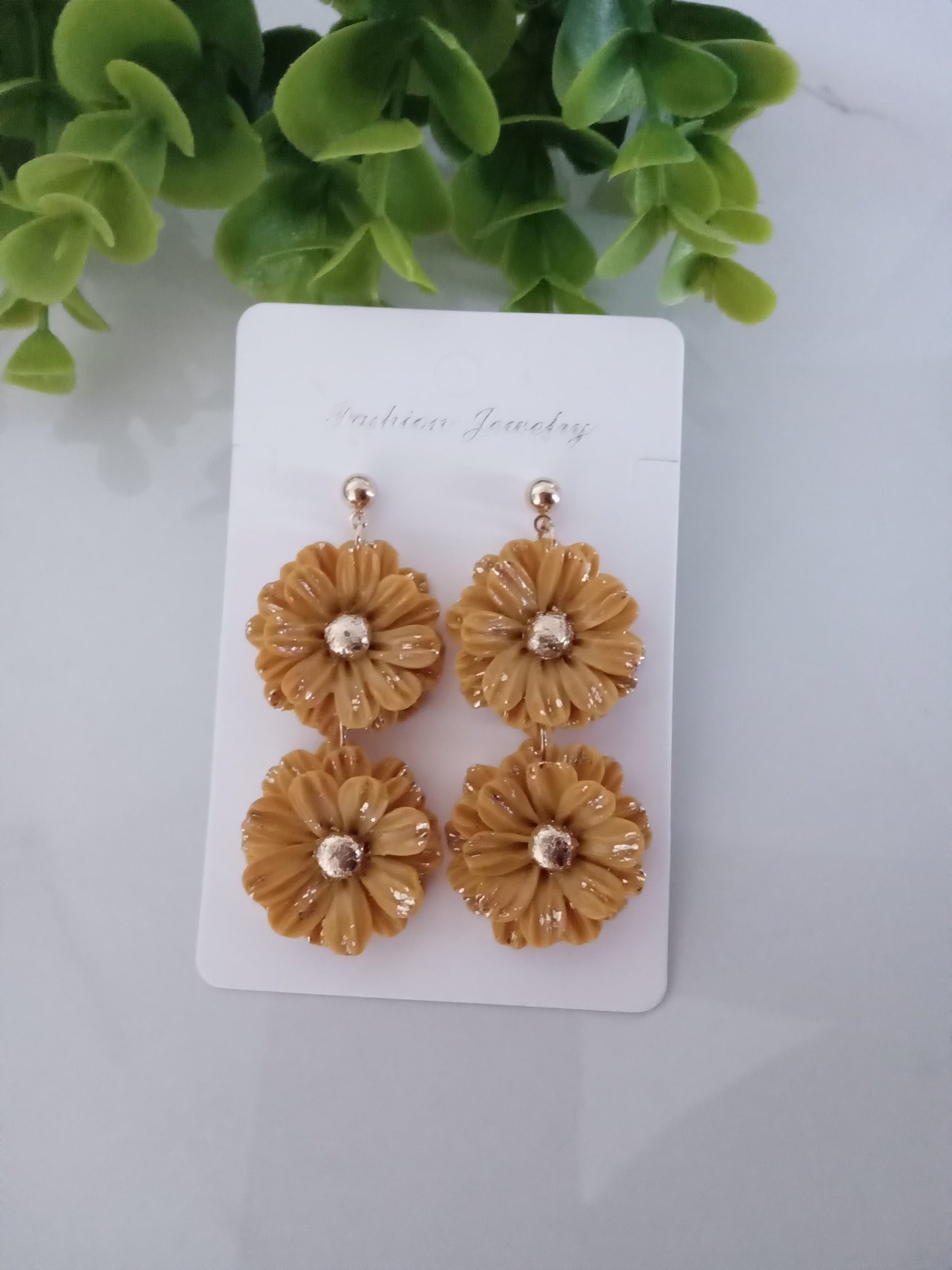 Handmade Polymer Clay Flower Earrings – Beige & Brown Daisy Earrings, Lightweight Floral Jewelry Gift for Women