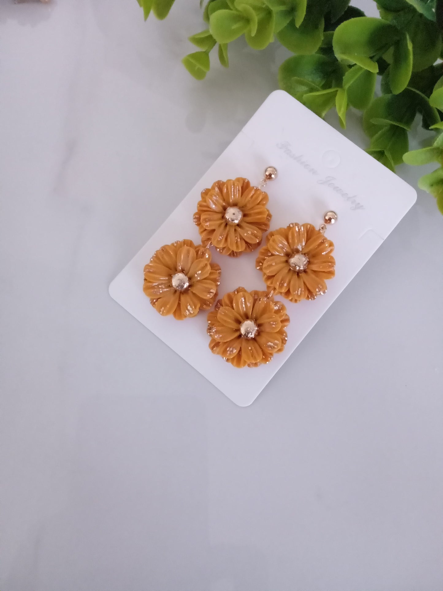 Handmade Polymer Clay Flower Earrings – Beige & Brown Daisy Earrings, Lightweight Floral Jewelry Gift for Women