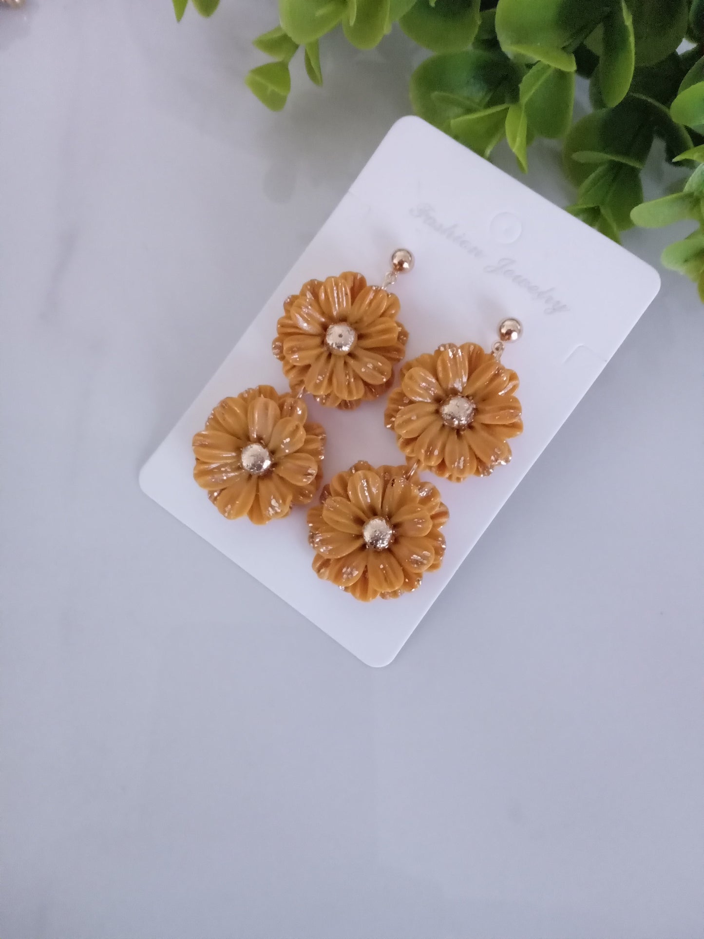 Handmade Polymer Clay Flower Earrings – Beige & Brown Daisy Earrings, Lightweight Floral Jewelry Gift for Women