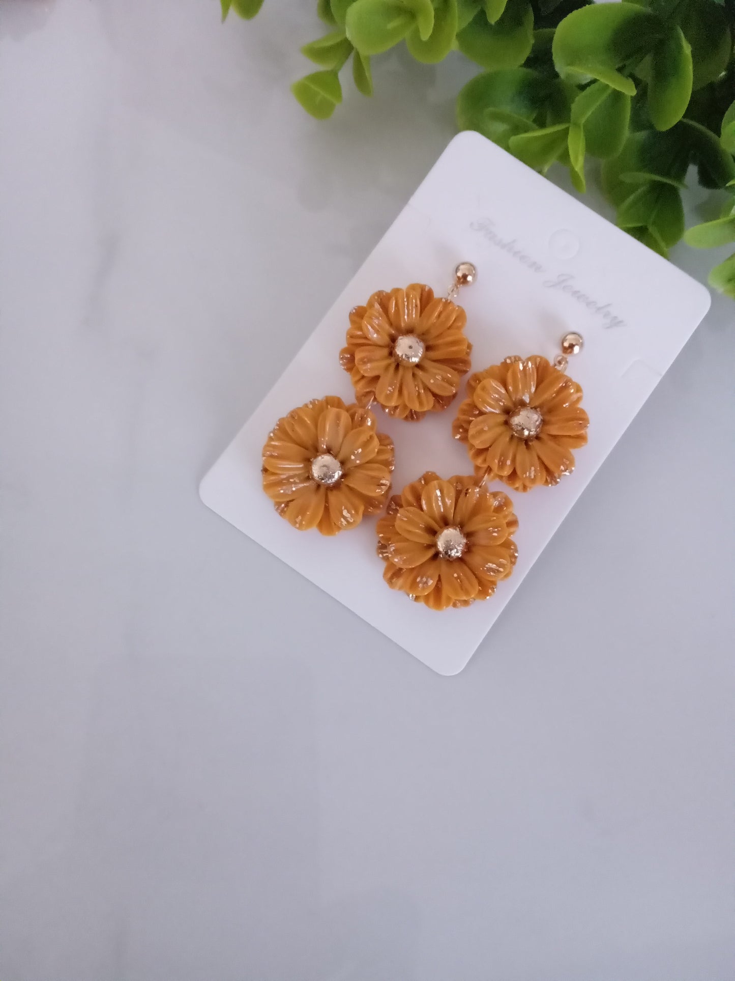 Handmade Polymer Clay Flower Earrings – Beige & Brown Daisy Earrings, Lightweight Floral Jewelry Gift for Women
