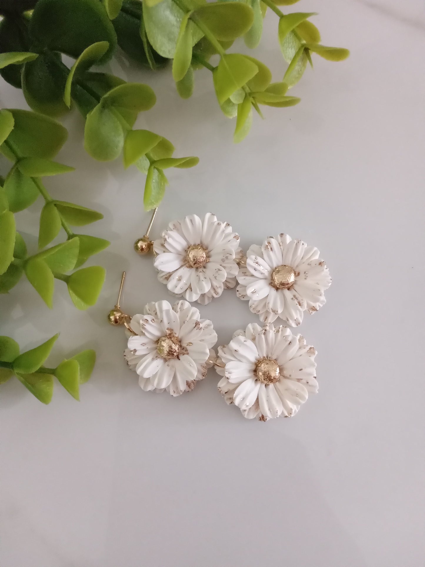 White Daisy Polymer Clay Earrings – Handmade Floral Statement Jewelry, Lightweight Daisy Earrings for Women