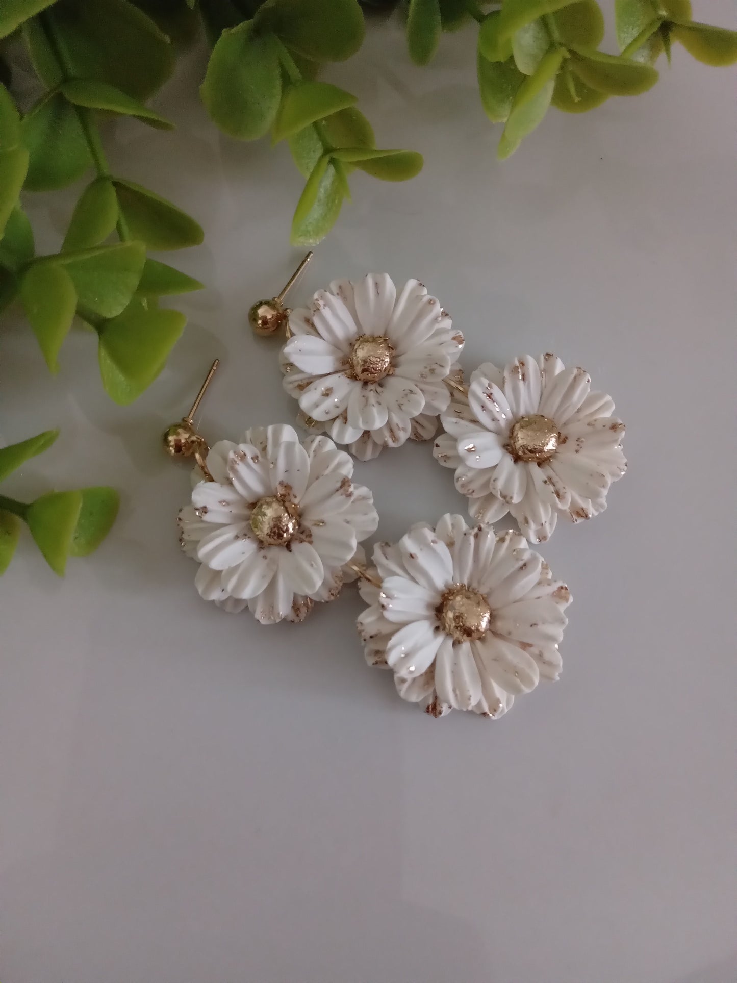 White Daisy Polymer Clay Earrings – Handmade Floral Statement Jewelry, Lightweight Daisy Earrings for Women
