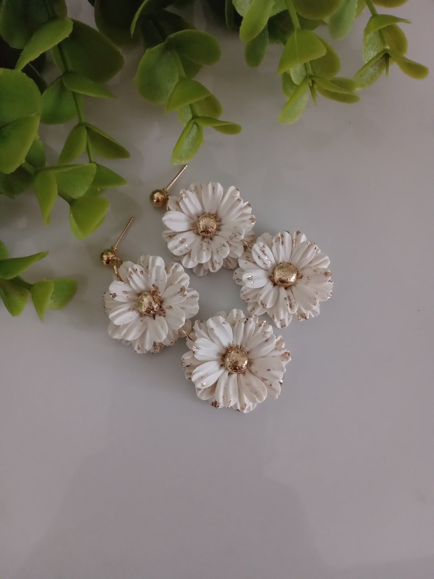 White Daisy Polymer Clay Earrings – Handmade Floral Statement Jewelry, Lightweight Daisy Earrings for Women