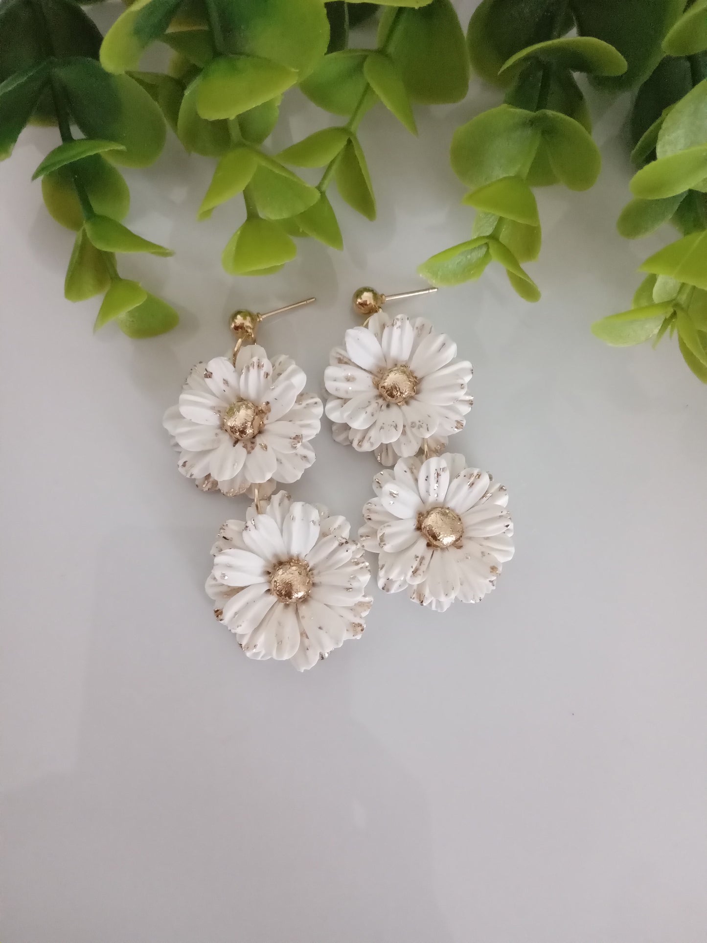 White Daisy Polymer Clay Earrings – Handmade Floral Statement Jewelry, Lightweight Daisy Earrings for Women