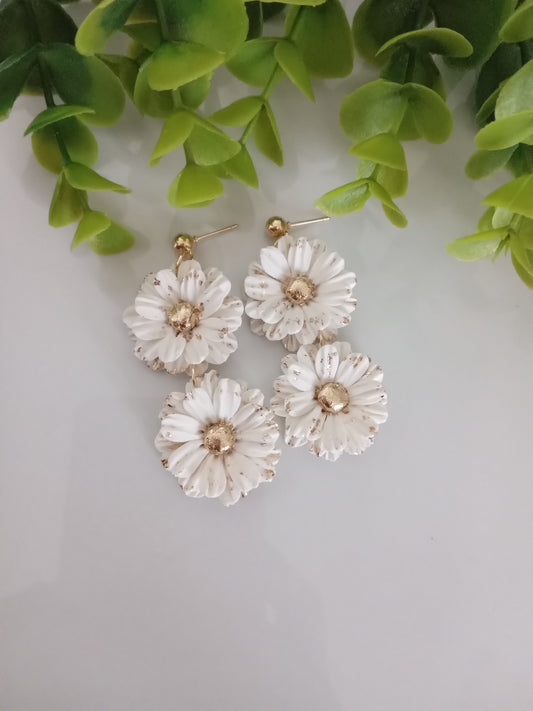 White Daisy Polymer Clay Earrings – Handmade Floral Statement Jewelry, Lightweight Daisy Earrings for Women